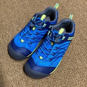 EUC - worn once! Keen kids CNX sneakers - size 6